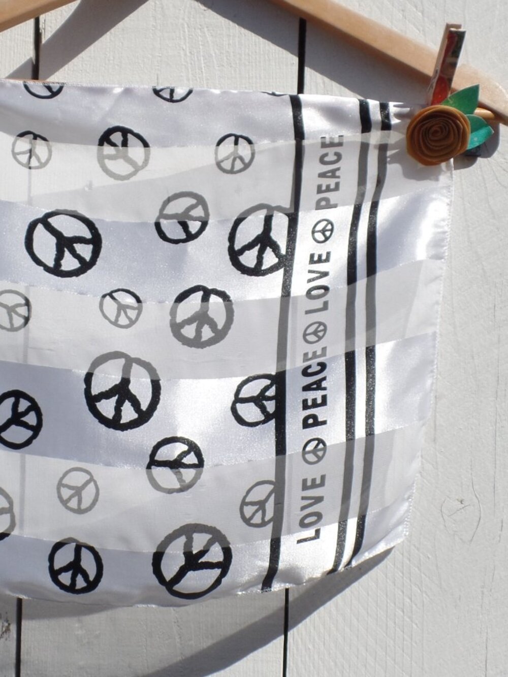 PEACE LOVE Scarf - Picture 9 of 10